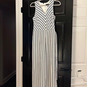 Banana Republic white with black stripe wide leg cropped jumpsuit :: Sz 6